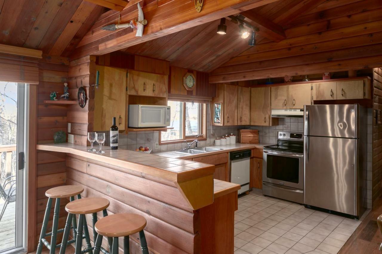 Creekside Cabin Fairmont Hot Springs Exteriör bild